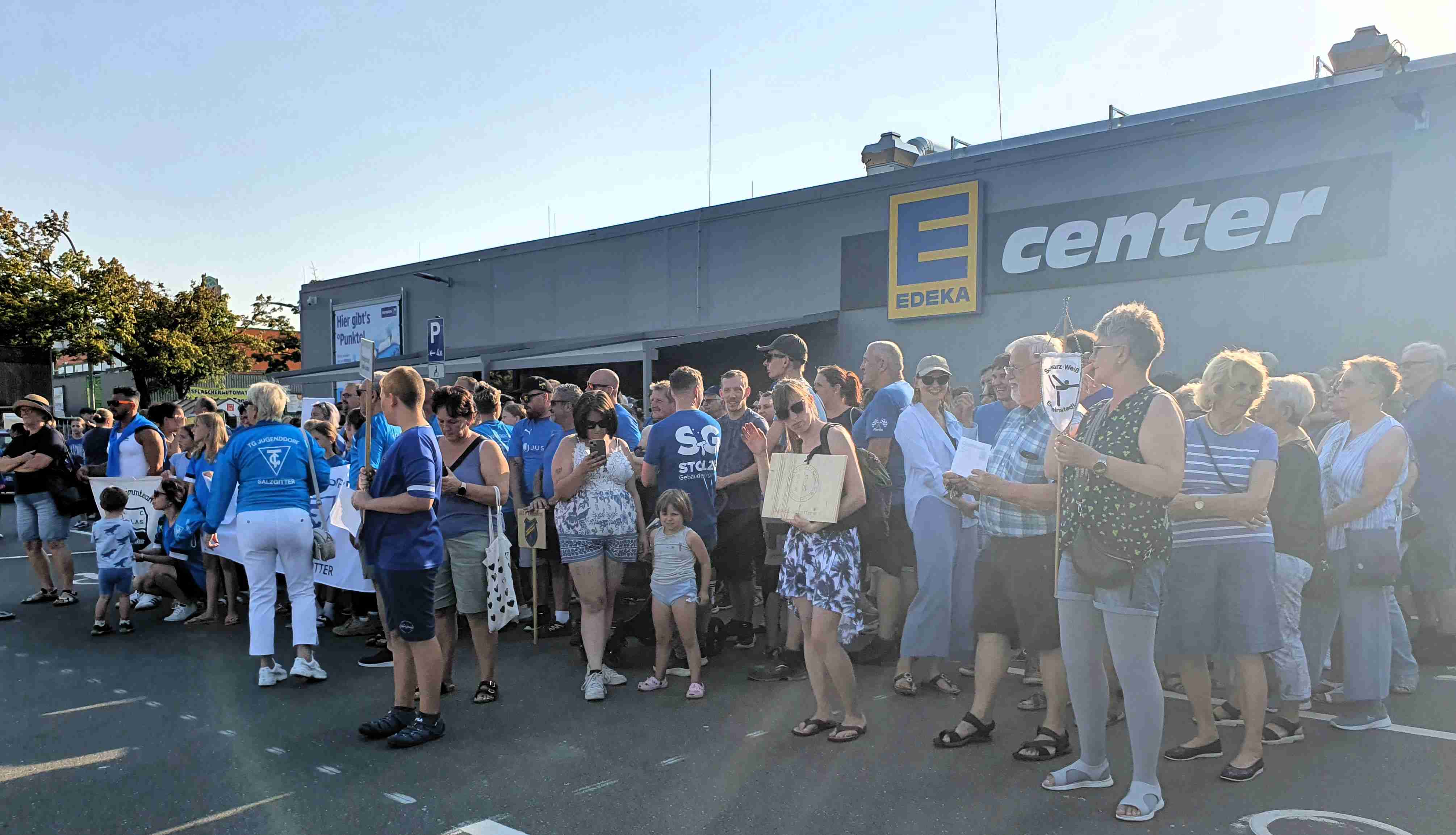 edeka.alle mit banner.20jpg